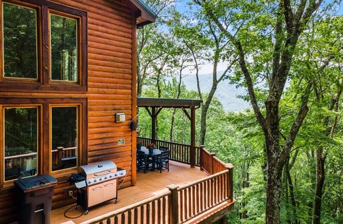 Seven Devils House | Lodge in Seven Devils w Hot Tub & Mountain Views!
