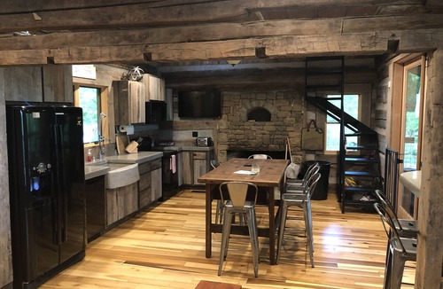 Bowling Green House | Log Cabin Overlooking the River - 1 Mile from Beech Bend Raceway