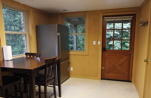 Cedar Mountain Apartment | Log Cabin Suite2-RideIn RideOut