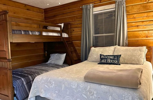 Flat Hollow Marina House | Log House with Lakefront Access and Private Dock on Norris Lake