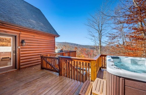 Beech Mountain Cabin | Long Range Views Hot Tub Private FirePit Kid Bunks