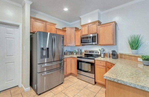 Martha Jefferson House | Long Street Cottage - 5 bdrm/3.5 bath - North Downtown