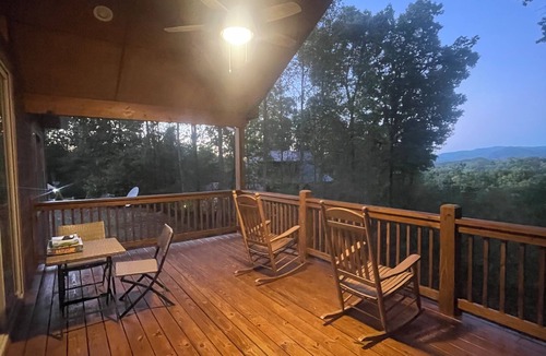 Unaka Cabin | Lookout Lodge 4-BR pet friendly cabin in Murphy with beautiful mountain views!