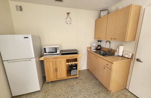 West Little Havana Apartment | Lovely 1 bedroom Apartment is very close to the highway.and the Airport