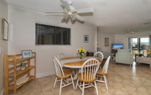 New Smyrna Beach Apartment | Lovely 2 bedroom 2 bath condo located in Sea Woods. SC217