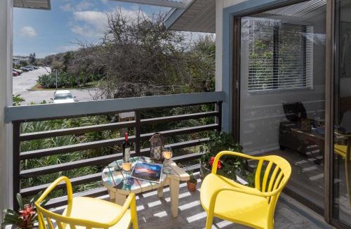 New Smyrna Beach Apartment | Lovely 2 bedroom 2 bath condo located in Sea Woods. SC217