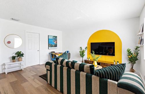 Sailboat Bend House | Lovely 2 BR condo in Sailboat Bend