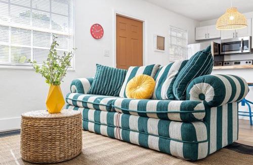 Sailboat Bend House | Lovely 2 BR condo in Sailboat Bend