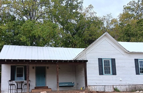 Rogersville Cabin | Lovely 3-bedroom cabin in Rogersville with WiFi access