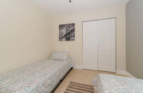 South Sarasota House | Lovely Cottage - Close to Siesta, Shops & Dining