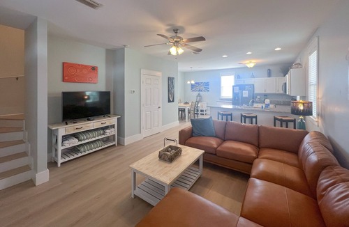 Port St. Joe House | Lovely cottage with screened porches - access to hot tub & gym