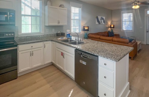 Port St. Joe House | Lovely cottage with screened porches - access to hot tub & gym