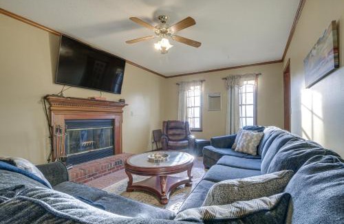 Fayetteville House | Lovely Fayetteville Home: Deck & Fireplace!