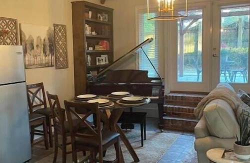 Killearn Estates House | Lovely guesthouse near I10 with grand piano; 15 min from campus