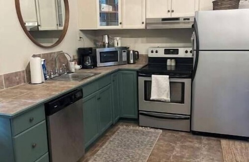 Killearn Estates House | Lovely guesthouse near I10 with grand piano; 15 min from campus