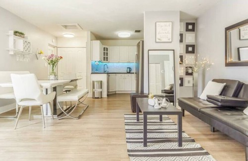 Kendale Lakes House | Lovely & Modern Canal-Side Townhouse with Pool!