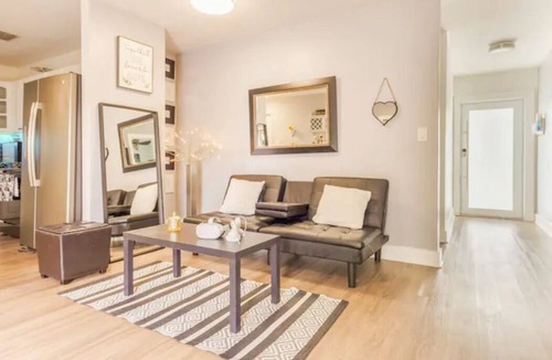 Kendale Lakes House | Lovely & Modern Canal-Side Townhouse with Pool!