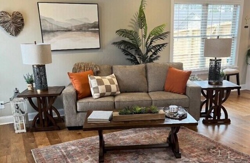 Cleveland House | LOVELY NEW - OPEN FLOORPLAN TOWNHOME - UP TO 4 GUESTS