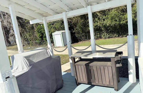 Hampton House | Lovely, Quaint Home on the Beautiful 822 Acre Hampton Lake