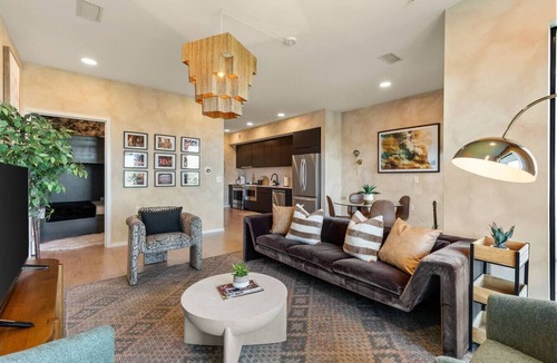 North Capitol Apartment | Lovely River View - Walk to Downtown, has Garage and Balcony