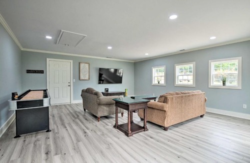 Seneca House | Lovely Seneca Home, Interior Lake Lot!