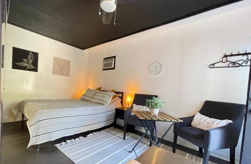 Colonialtown North House | Lovely Spacious Guesthouse in Mills 50 District