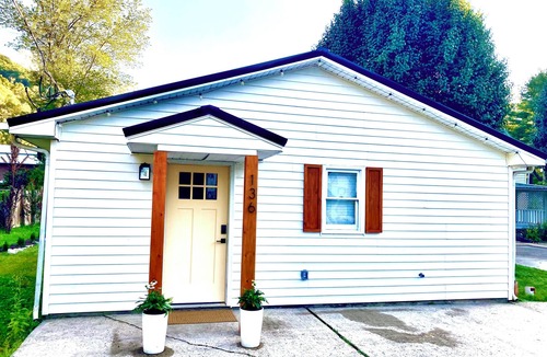 Maggie Valley Apartment | Lovely Studio in Charming Waynesville/Maggie Valley