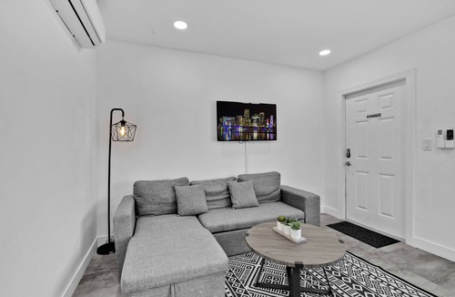 South Lake Apartment | Lovely Studio Walking Distance To Ocean - Suite 6