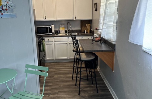 Tallahassee Apartment | Lovely two bedroom rental unit near FAMU and FSU.