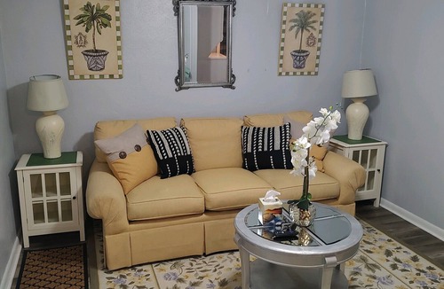 Tallahassee Apartment | Lovely two bedroom rental unit near FAMU and FSU.