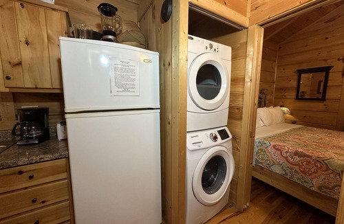 Candler Cabin | “Lovey Dovey: Your Romantic Asheville Cabin Escape”