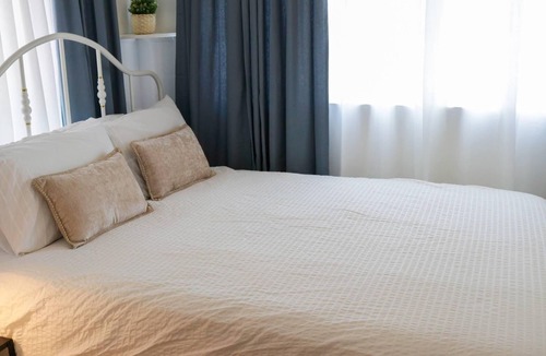 Douglas Apartment | Lush . a true gem 1BD