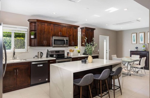 Biscayne Park Villa | Lush Luxury Marvel in Miami w/Pool&Bbq