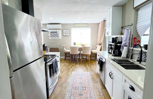 Sweetwater House | Lux CLEAN Family-ready retreat games, proximity to FIU, Everglades, Shopping +