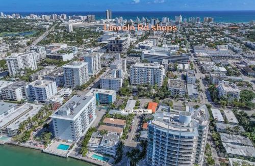 West Avenue House | Lux Designer Apt 2BR and 2BA in the Heart of MIA Beach