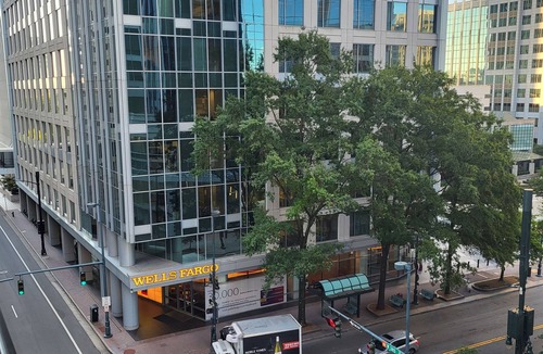 Third Ward Condo | LUXE 2-Bedroom condo w/balcony and pool at center of city
