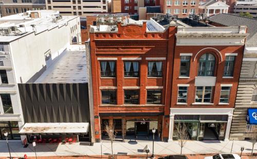 Downtown Wilmington House | Luxe 220 Suite 6