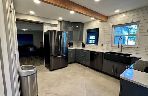 Shore Acres House | Luxe 4BR 2.5B Treetop Beach Escape Sleeps 10 Near #1 Beaches & Downtown St. Pete