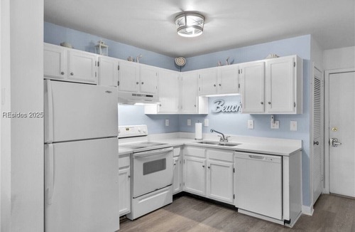 Palmetto Dunes Condo | Luxe Coastal Beach Villa - King Bed