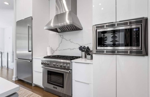 Lavista Park House | Luxe Modern 4 bdrm/4.5bath w Private pool.Sleeps 8