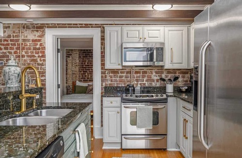 Historic District - North Apartment | Luxe Monthly 2 Bed| 2 Bath Historic Condo