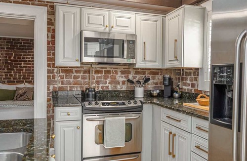 Historic District - North Apartment | Luxe Monthly 2 Bed| 2 Bath Historic Condo