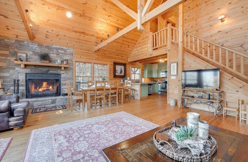 Tate Cabin | Luxe Mtn-View Cabin w/Resort Perks in Jasper!