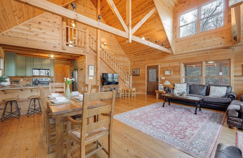 Tate Cabin | Luxe Mtn-View Cabin w/Resort Perks in Jasper!