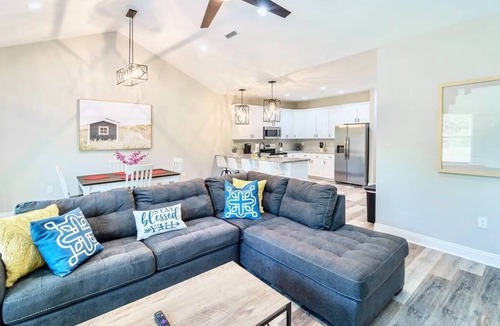 Dothan House | Luxe Private Dothan Oasis Near Historic Downtown!