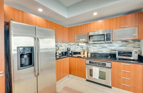 Kingston Apartment | Luxe Resort Condo - 2 Mi to Daytona Beach!