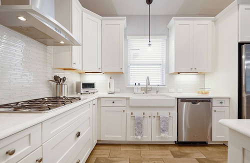 Jacksonville Beach House | Luxe retreat w/heated pool+firepit 5 min to beach