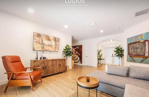 Ludlam House | Luxe Retreat with Private Beach & Pool Paradise L53