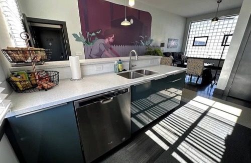 Roanoke Apartment | Luxe rooftop retreat in downtown core