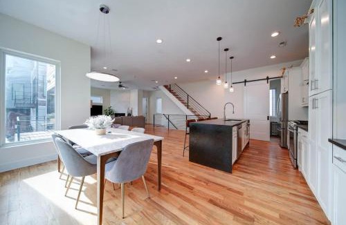 Third Ward House | Luxe Townhome Rooftop Hot Tub Parking